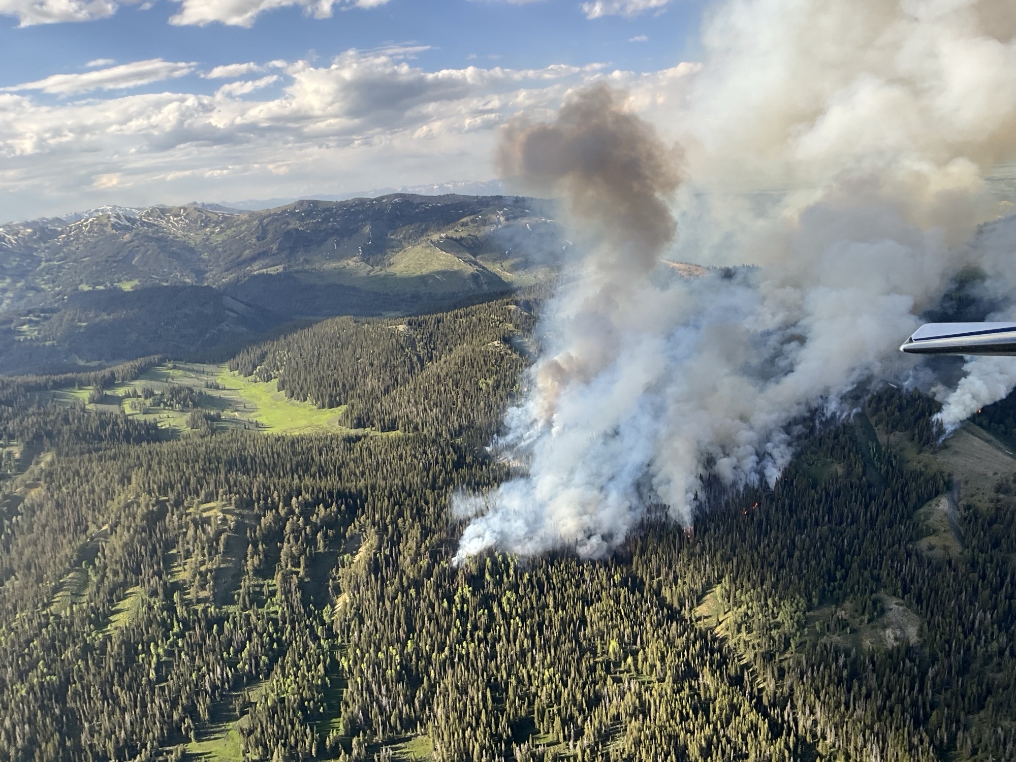 Crews battle Horse Fire
