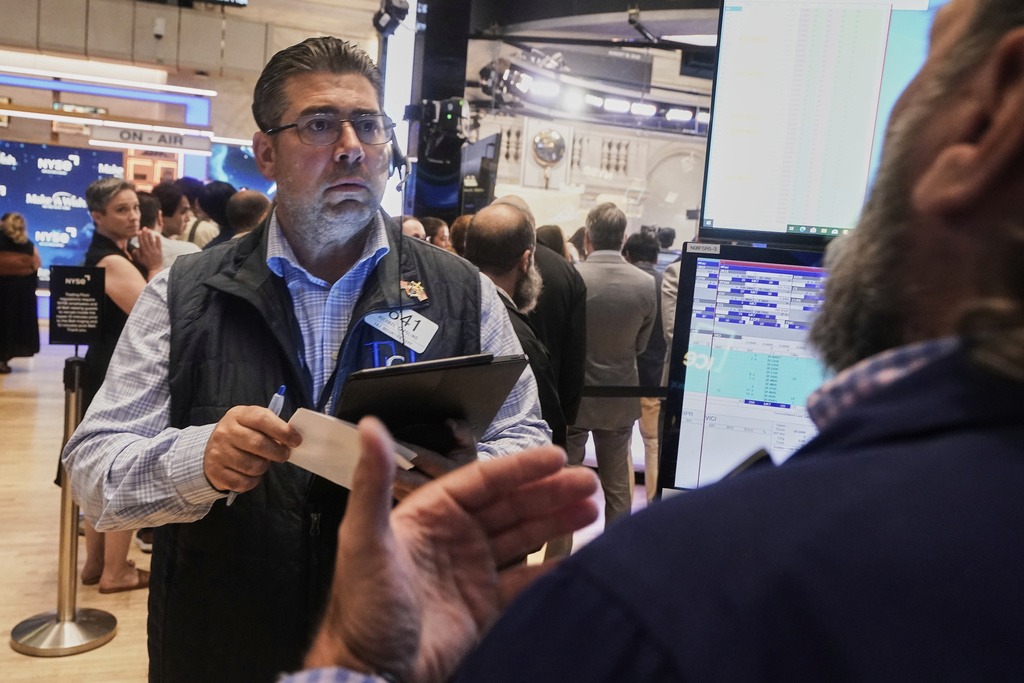 Wall Street hovers near records as markets take in earnings ahead of Powell speech Friday