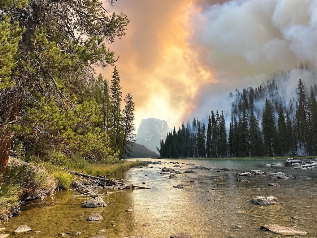 Wilderness crews work western Wyoming’s Dollar Lake Fire as it approaches Squaretop