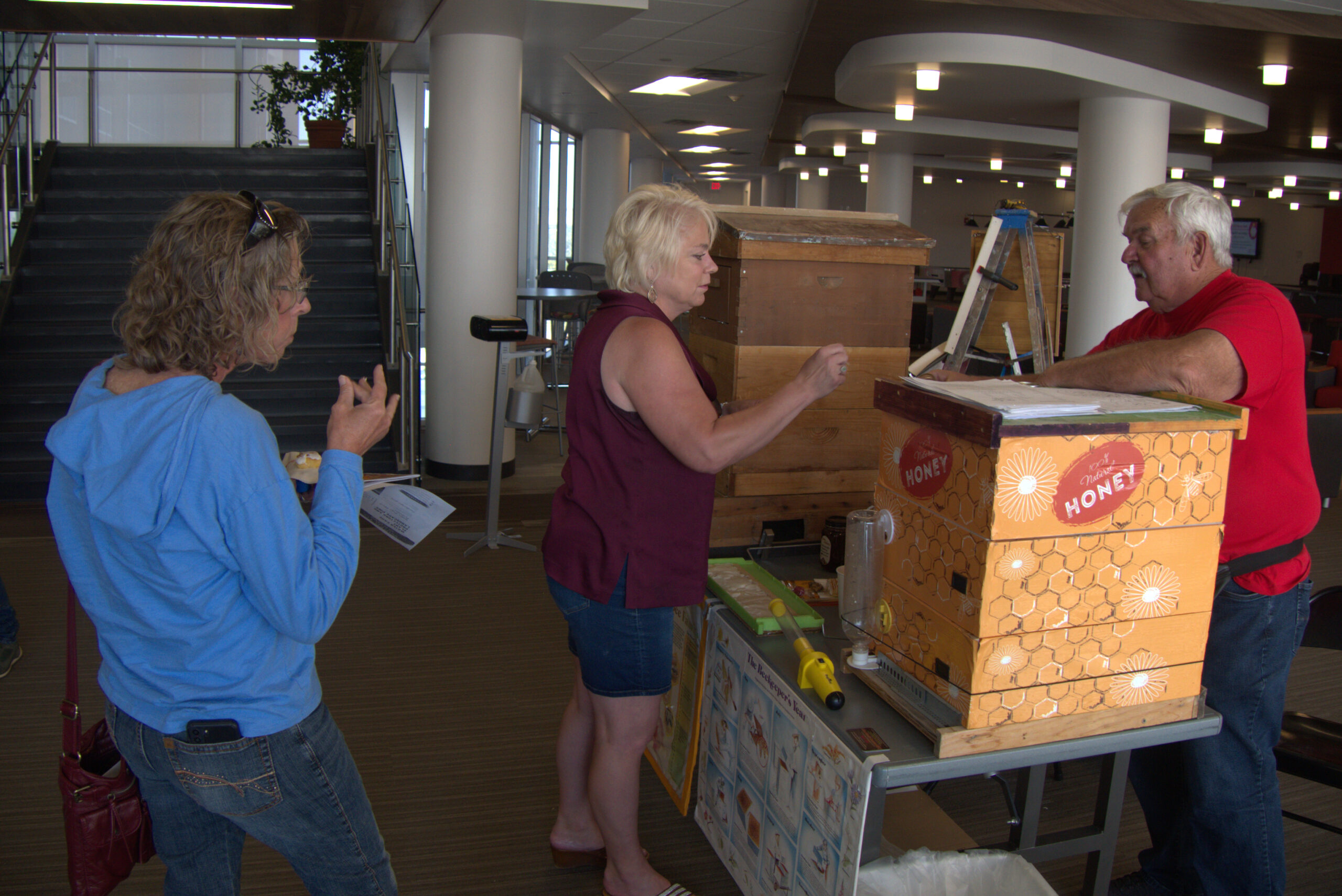 Registration Open for UW Extension Beekeeping Conference Oct. 25-26